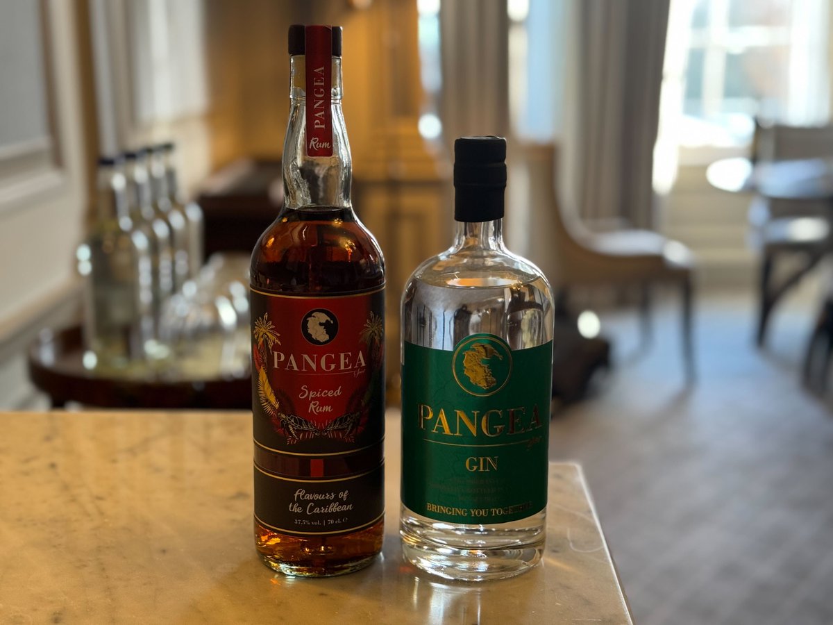 pangeaconnected's tweet photo. Did you guess? The bagpipes may have been a bit of a giveaway...
Yes, we're at #CommsVision at Gleneagles, talking about today's hot topics in the #Channel.
And maybe sharing a wee dram or two of our rather fly Pangea gin and rum. https://t.co/PLU9rm26K3