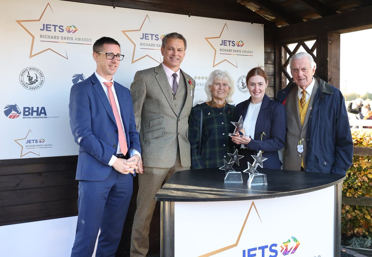 🏆Congratulations to Apprentice Jockey Olivia Tubb who won the @BHAHorseracing Development Award at the #RichardDavidAwards on Tuesday. This film shows how she has worked on all aspects of her career both in and out of the saddle @JETS4Jockeys 📽️youtu.be/lhxl-8Geo_s?si…