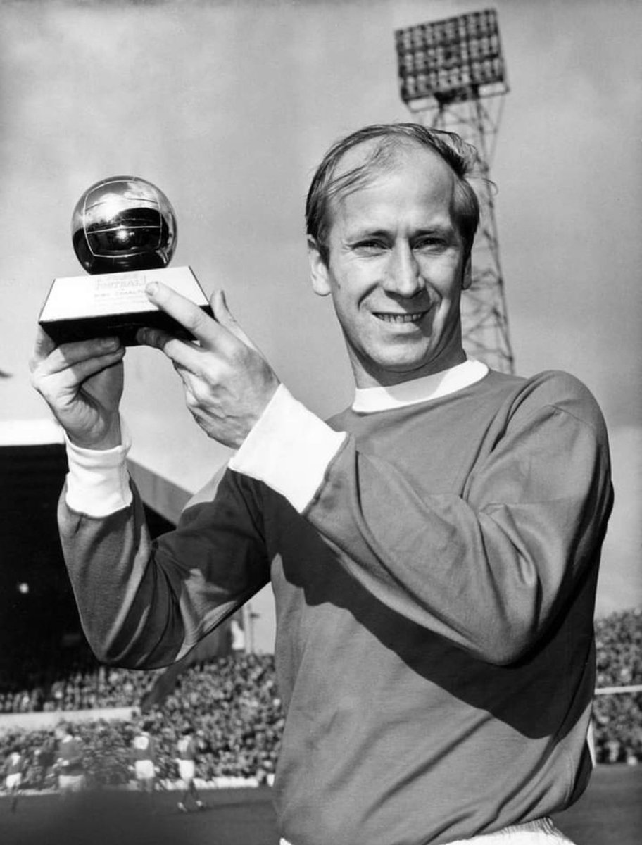 ReFSocialapp's tweet photo. There's something about this plaque award that resonates with us. Ball on a base like a Crystal ball 🔮 ? 😍

RIP #SirBobbyCharlton ⚽️ https://t.co/CSoX1kWj4l