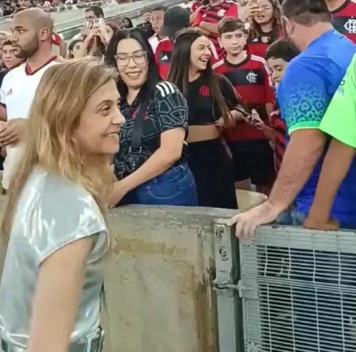 AracatubaTup's tweet photo. A FIGURA POP STAR TA CAGANDO PRO TIME O QUE IMPORTA PRA ELA É OS FLASH!

MAIOR VERGONHA DA NOSSA HISTÓRIA TER UM CAVALO DE TRÓIA DESSE DENTRO DO CLUBE🤮🤮

CÂNCER É SÓ A NOSSA TORCIDA.A DOS OUTROS É SELFIE AMOR E CARINHO!

SOME DO PALMEIRAS BRUXA DO 71 NOJENTA LOIRA DO BANHEIRO. https://t.co/j3e2GSMGLw