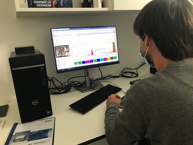 MATRIX - ERC StG (@matrix_erc) on Twitter photo For the MATRIX team, Xmas came earlier! Our microXRF has arrived and now we can play 😎. Thank you <a href="/ERC_Research/">European Research Council (ERC)</a>! <a href="/ICArEHB/">ICArEHB</a> <a href="/VeraAldeias/">vera aldeias</a> #Geoarchaeology #mXRF #elementalanalysis For the MATRIX team, Xmas came earlier! Our microXRF has arrived and now we can play 😎. Thank you <a href="/ERC_Research/">European Research Council (ERC)</a>! <a href="/ICArEHB/">ICArEHB</a> <a href="/VeraAldeias/">vera aldeias</a> #Geoarchaeology #mXRF #elementalanalysis