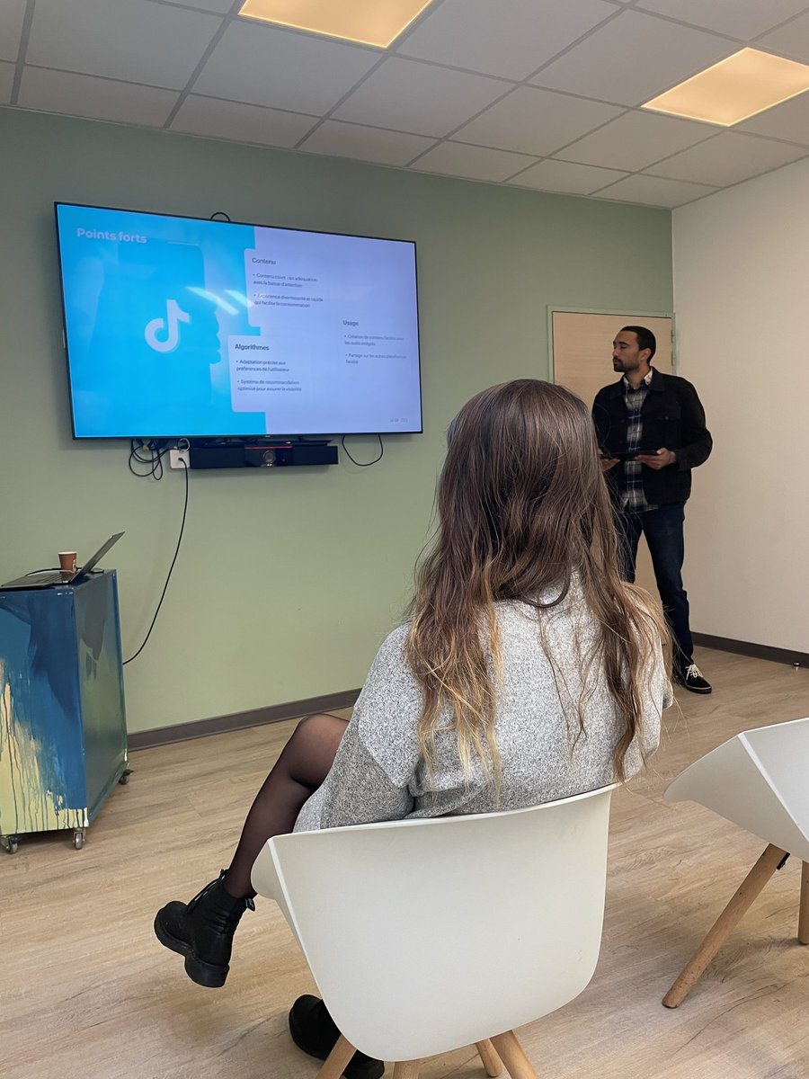 Ce matin @laboiteafilms nous parle de <a href="/YouTube/">YouTube</a> et de TikTok à <a href="/capsciences/">Cap Sciences</a>. 💬

Un atelier intéressant qui permet d’évaluer (ou réévaluer) le potentiel de ces plateformes et comment l’exploiter. 💡