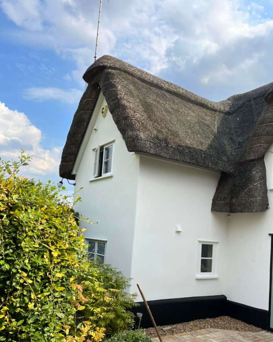 If you choose a standard masonry paint you could need to paint your walls 5 times in 25 years - that's 5 times the effort, hassle and time (not to mention the cost) as it would be if you chose Emperor Masonry Paint 🤯

📸: NH Decorators
🎨: Off-White

#EmperorPaint