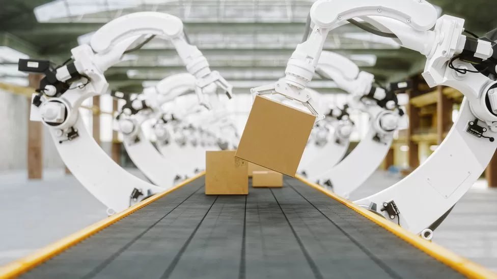 UNEWSworld's tweet photo. Sorting robot killed South Korean worker after mistaking him for a box of vegetables - Yonhap

An employee tested the robot's sensors before its test run at a pepper grading plant in South Gyeongsang Province.

The robotic arm, mistaking the man for a box, grabbed him and pressed him against the conveyor belt, crushing his face and chest. The victim was hospitalized, but could not be saved.