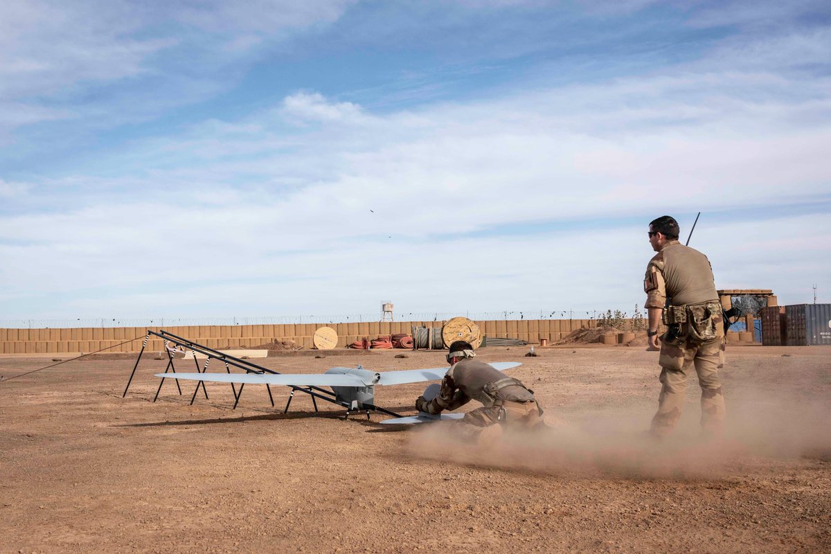 CEMAT_FR's tweet photo. Observation déportée, renseignement et feux dans la profondeur, appui au commandement, l’@armeedeterre de #Combat exploite la puissance des drones pour amplifier son efficacité opérationnelle sur le champ de bataille. https://t.co/TSPHVI0oUw