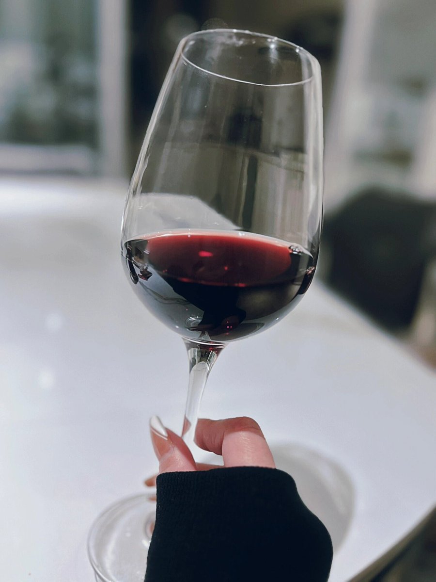 AtencioEla79595's tweet photo. 我有🍷你可有故事💕
#少妇日常 #天津 #认识一下 https://t.co/Pnb4kpskA7