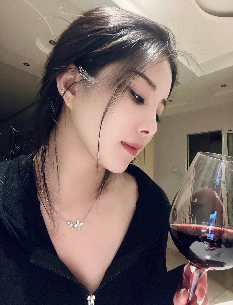 AtencioEla79595's tweet photo. 我有🍷你可有故事💕
#少妇日常 #天津 #认识一下 https://t.co/Pnb4kpskA7
