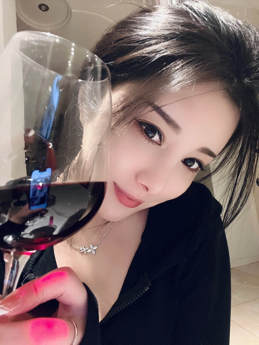 AtencioEla79595's tweet photo. 我有🍷你可有故事💕
#少妇日常 #天津 #认识一下 https://t.co/Pnb4kpskA7