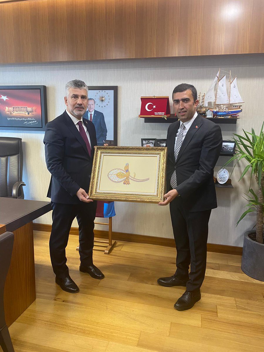 yilmazbuyukaydn's tweet photo. 📍TBMM
Trabzon önceki dönem İl Milli Eğitim Müdürümüz Sayın Hüseyin Burak Fettahoğlu‘na ziyareti için teşekkür ederim . https://t.co/1LwZVmn6LL