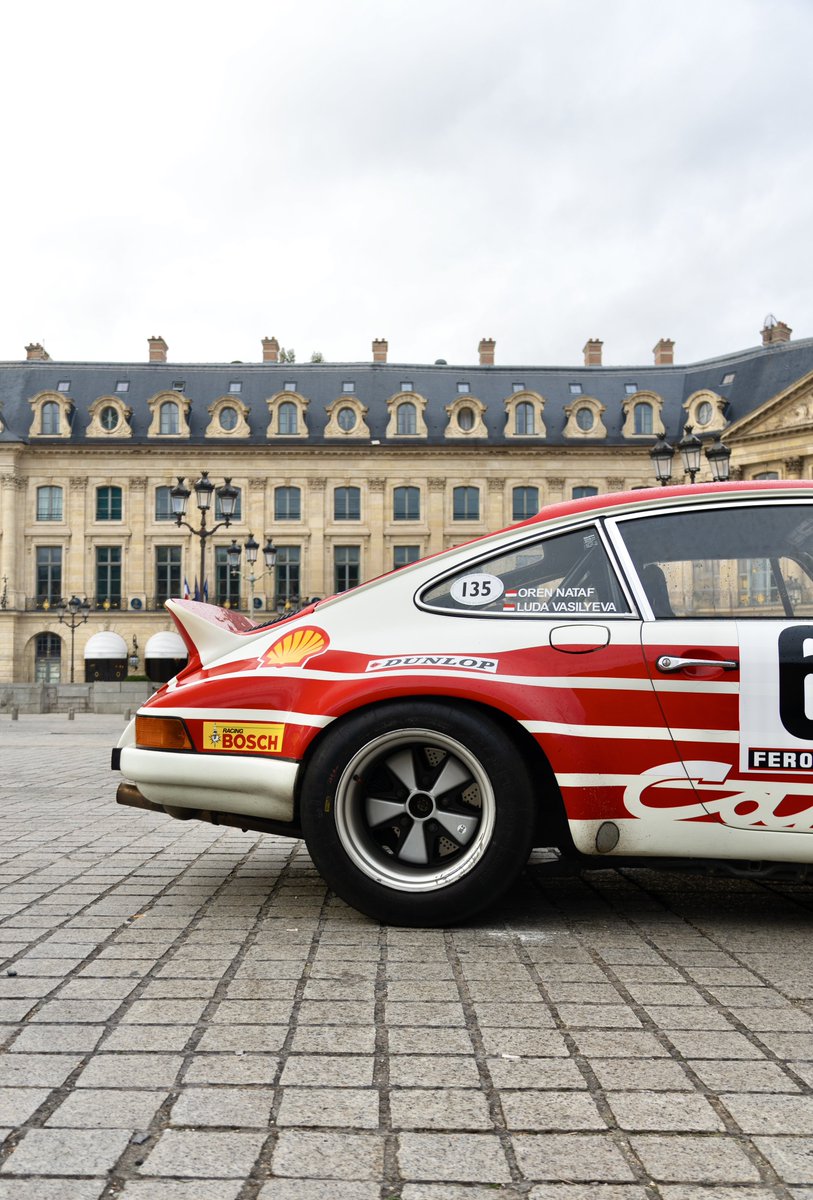 Aujourd'hui on fête officiellement les 60 ans de la 911 

Pour l'occasion voici des photos prises sur la place Vendôme hier avec cette Carrera RSR
