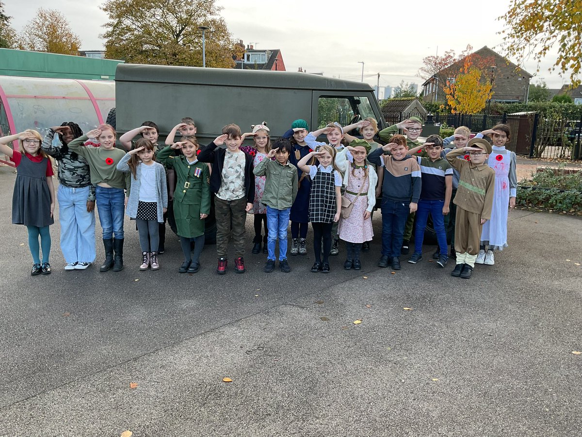 MissLinklater's tweet photo. At the going down of the sun and in the morning, we will remember them. 

@ChipperfieldYr4 @BoothferryPS @MrCapewell77 https://t.co/a4RATuAWue