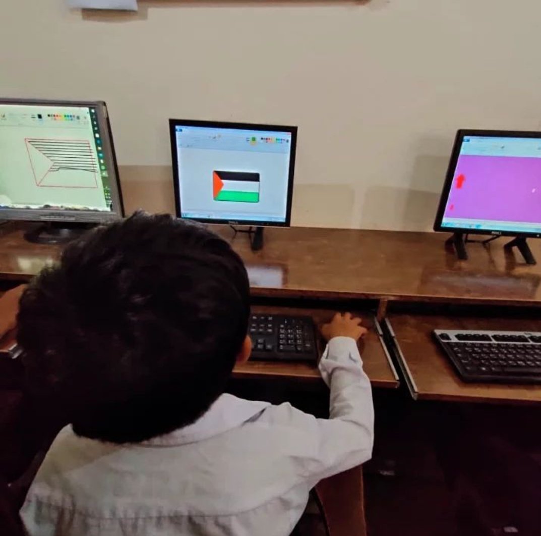 SLP_Vision21's tweet photo. Passion for practical.

Mashal E Elm School is a collaborative project by Vision21 Foundation and OGDCL.

#mashaleelm #ogdcleducation 
#slp #educationforall #slpmodels
#speed #Vision21 #computer
#OGDCL #practical #it #computer #learningbydoing
#vision
#v21 https://t.co/Ro60Xbdz6Y