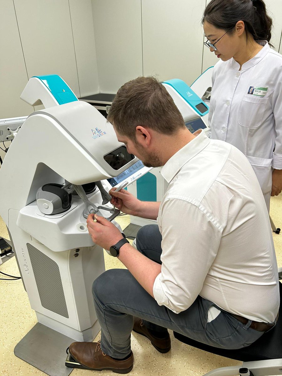 SciPaterson's tweet photo. Explored the training facilities at Nanjing Medical University today, including VR/haptic station for student dentists. The extensive phantom head rooms, capable of accommodating 120 students, were impressive. @ashleytowers, 5 VR for 140 students, but more to come @ShefDentistry https://t.co/h5UDhfJQCL