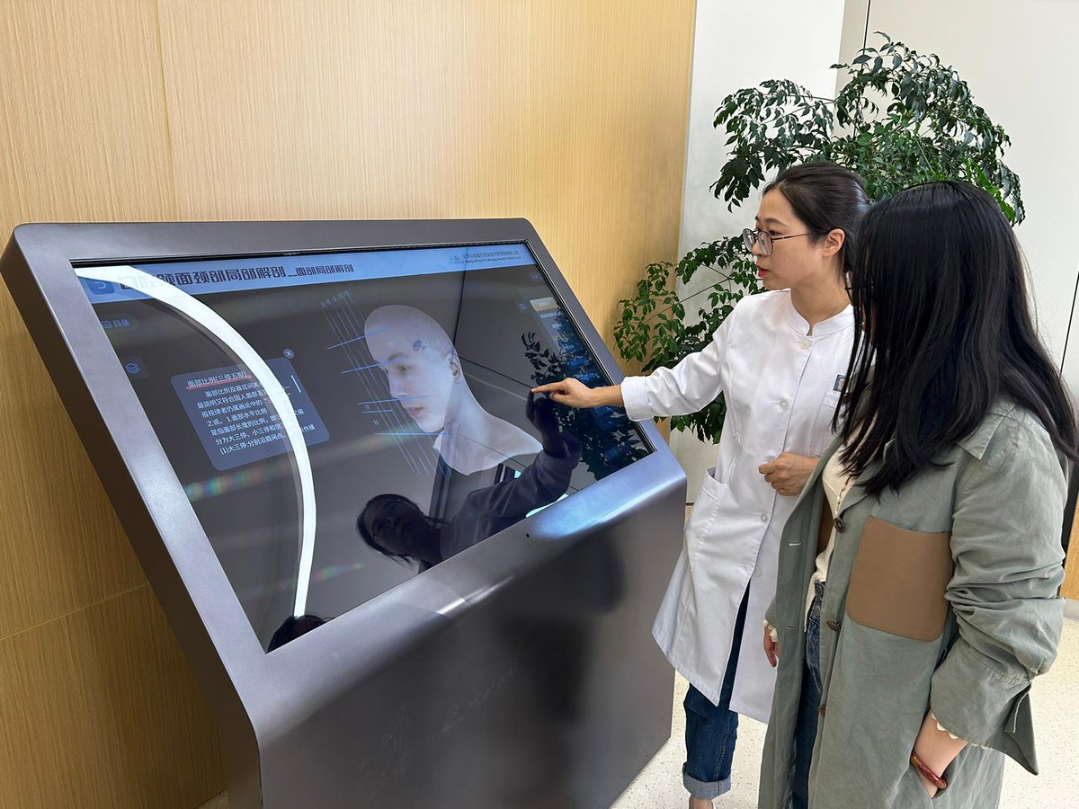 SciPaterson's tweet photo. Explored the training facilities at Nanjing Medical University today, including VR/haptic station for student dentists. The extensive phantom head rooms, capable of accommodating 120 students, were impressive. @ashleytowers, 5 VR for 140 students, but more to come @ShefDentistry https://t.co/h5UDhfJQCL