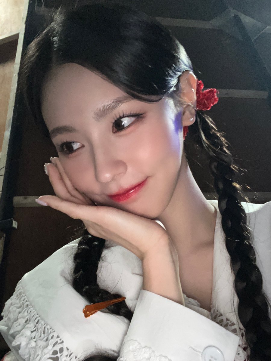 official_i_dle's tweet photo. [📢] #여자아이들 #미연 : Mnet <엠카운트다운> 출연 안내

(여자)아이들 미연이 출연하는 Mnet '#엠카운트다운'이 시작되었습니다.
쌀쌀해진 날씨, 네버랜드의 마음을 따뜻하게 해줄 MC 미연 등장 ❤️ 
네버랜드 여러분의 많은 시청 부탁드립니다! 💜

#GIDLE
#MIYEON https://t.co/gqfXyw7mSh