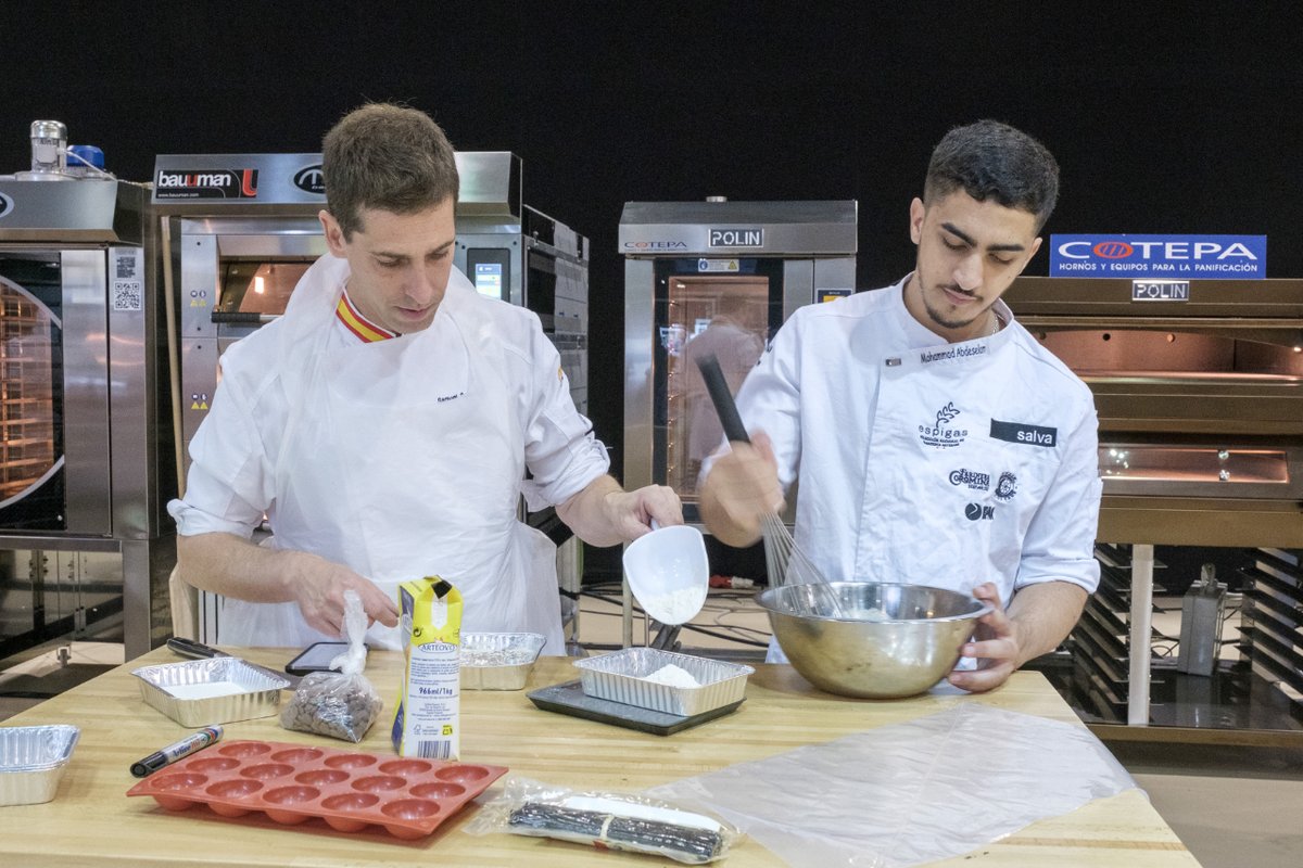 AsocFeriasEsp's tweet image. 🥖 Trío de campeones del mundo en el espacio #pandeverdad de @feriagastronoma: pizza, pan y panettone.

ℹ️ Más info: mtr.cool/yirebbqflb 

#Gastrónoma23 
#AsocFeriasEsp #ferias #PasiónPorLasFerias #Exhibitions #NosVemosEnLaFeria