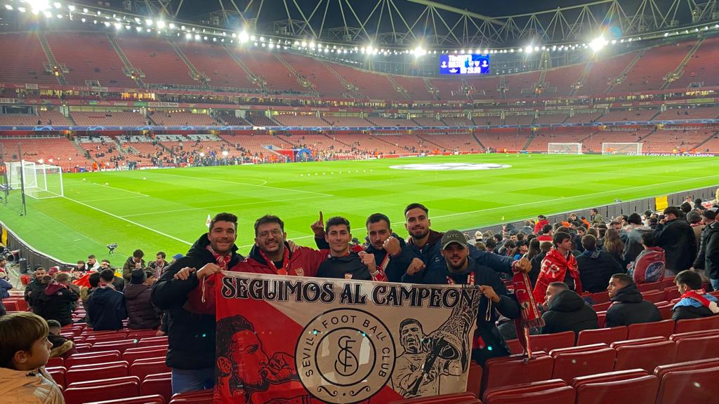 Con mis niños una vez mas. De los hijos de puta que hay en la grada, en la banda y en el campo, mejor no hablo. Solo Escudo y Afición.
