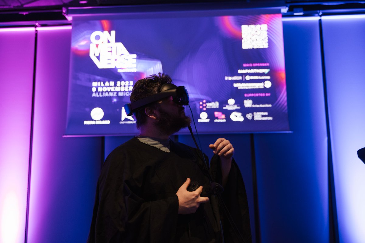 OnMetaverse22's tweet image. A great start with @Gadhinkis performing an electrifying live-set in VR using @patchworld_ app's virtual instruments

#OnMetaverseSummit #PatchWorld #PatchXR #GadHinkis