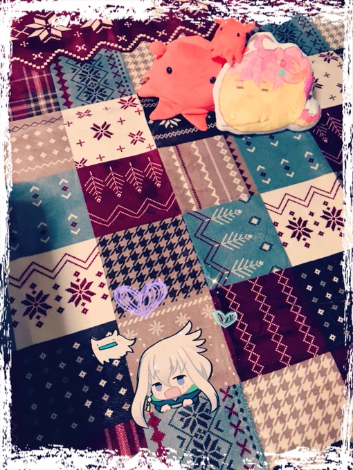 炬燵出しました🎉長年おつとめしてくれてたラグを新調してふわもこ気持ちいいです(*'꒳`*) 