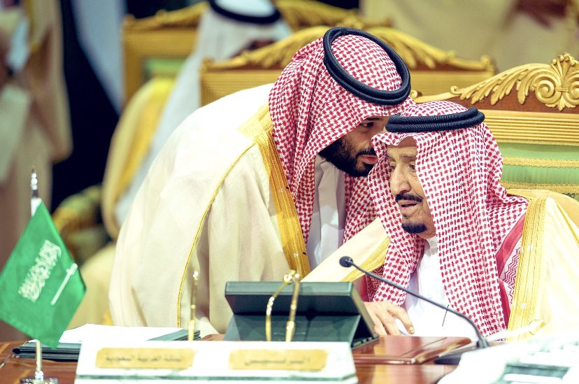 SL__MB's tweet photo. يبذلون الصلح في وجهً وجاهي  
يقدمون  العون  للعالم  هديه 

تنميه للمملكه بكل اتجاهي
الملك سلمان ومحمد وليّه

#سلمان_الخريصي ✍🏻

حفظ الله دين وبلد وقادة وشعب
#السعودية
#الملك_سلمان_بن_عبدالعزيز
ولي العهد
#محمد_بن_سلمان_بن_عبدالعزيز https://t.co/05SwuC3giP