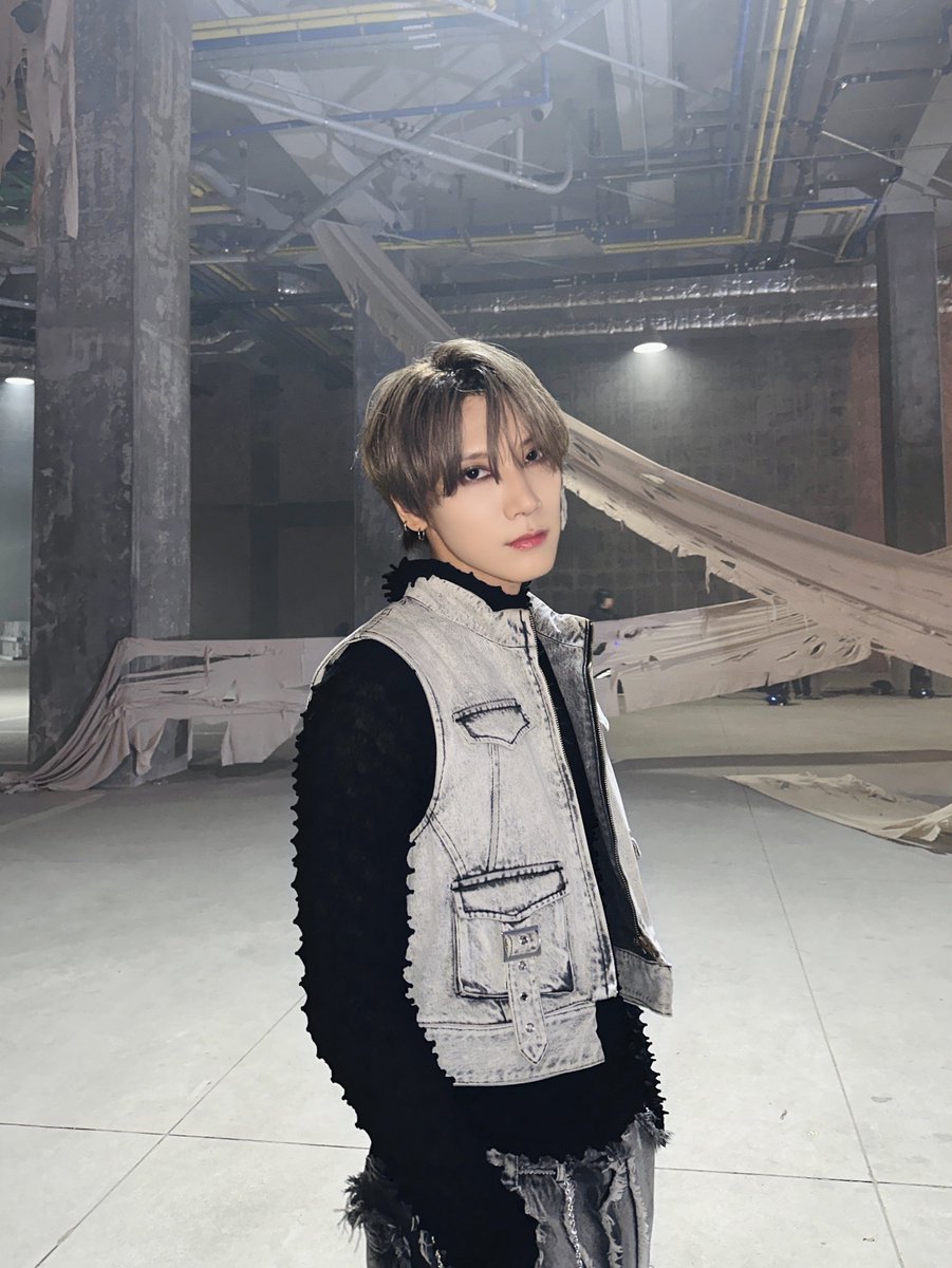 WayV_official's tweet photo. 🐈‍⬛🐱🐈

#TEN #李永钦 #텐 
#WayV #威神V 
#OnMyYouth #遗憾效应
#WayV_OnMyYouth 
#WayV_OnMyYouth_遗憾效应 https://t.co/Wp26BXinhd