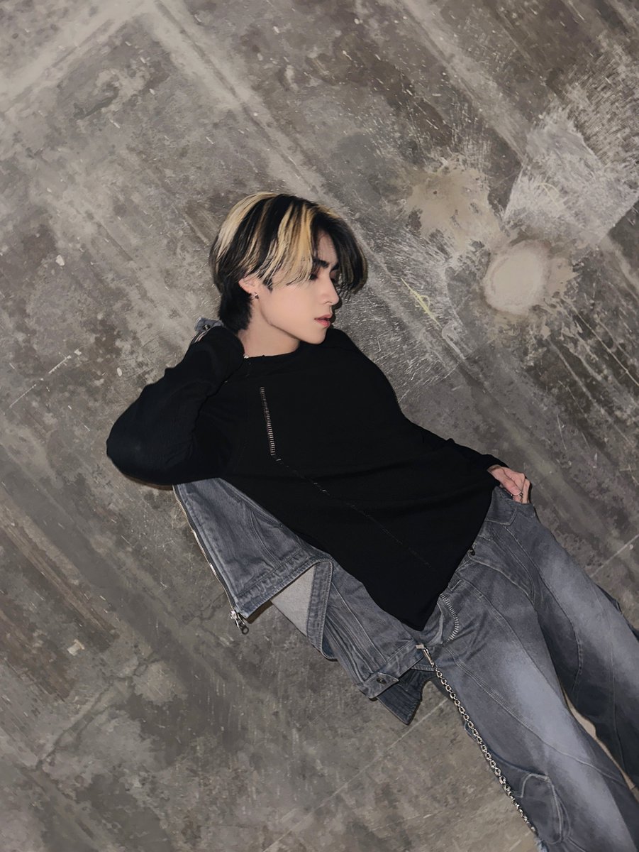 🥰🦕🖤

#XIAOJUN #肖俊 #샤오쥔 
#WayV #威神V 
#OnMyYouth #遗憾效应
#WayV_OnMyYouth 
#WayV_OnMyYouth_遗憾效应