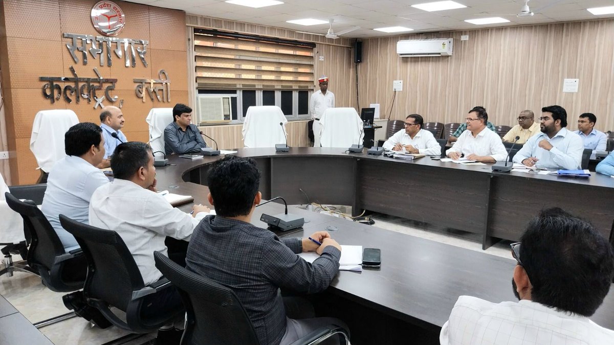 Meeting Chaired by DM sir Basti regarding OTS upto JEs and given instruction for success of  ots scheme and support from tahsil and DD agriculture,