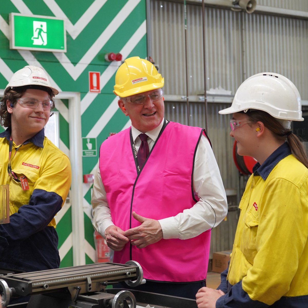 ASFUnions's tweet photo. @ASFU &amp; @ianwaddell_CSEU had a constructive meeting with @BOConnorMP Minister for Skills and Training, at the global @BAESystemsAus unions forum. Skills and training are key to rebuild sovereign capability. https://t.co/6lhaqerrg4
