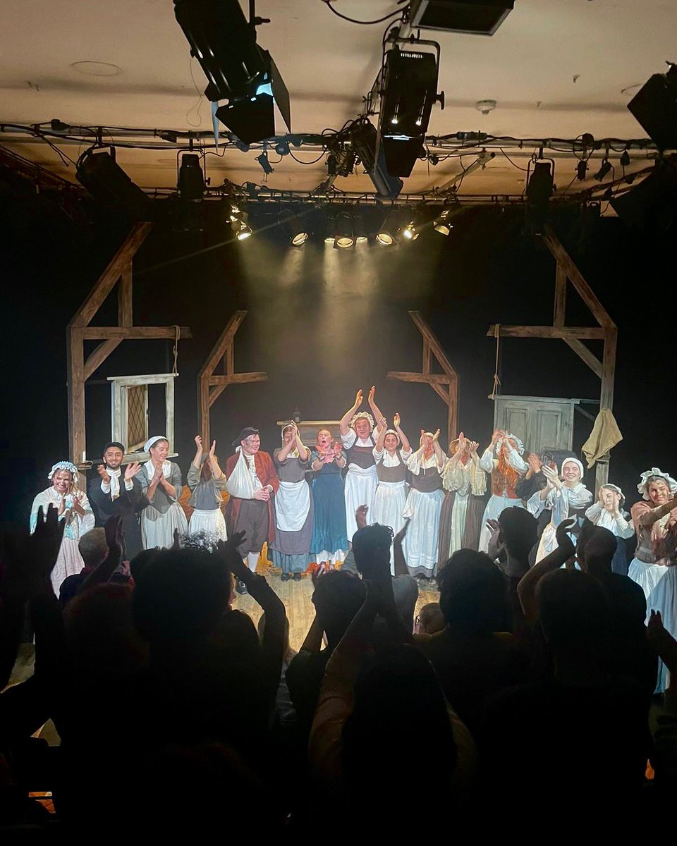 Fantastic opening of ‘The Welkin’ <a href="/battersea_arts/">BatterseaArtsCentre</a> night with <a href="/ALRABrufordSW/">ALRA/Rose Bruford SW Graduates</a> - proud of this one! ☄️