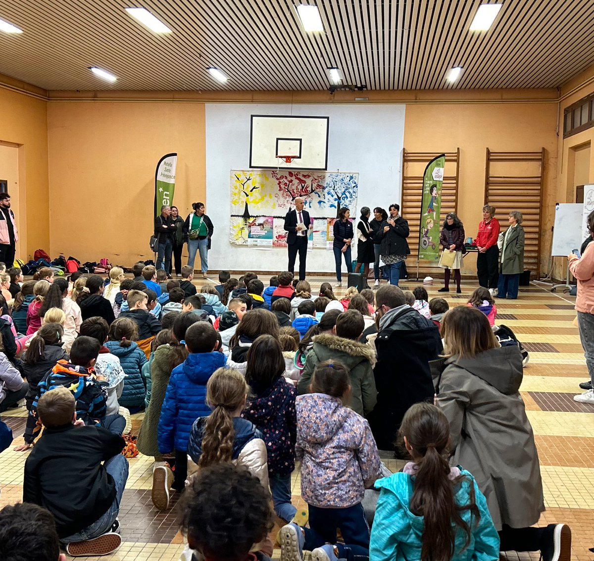 Journée de lutte contre le harcèlement scolaire - l’inspecteur d’académie en visite à Monferran-Savès
 ✅journée de #prévention de 150 élèves du CP au CM2. 
👏🙏aux équipes pédagogiques et aux partenaires pour leur engagement en faveur du bien-être de nos élèves
#NonAuHarcèlement