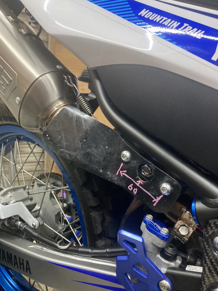 tamaichi_shoten's tweet photo. ヒートガードの型製作
仕上がりはカーボンの予定
需要ないかな⁉︎
#ナイスノリフミ #rocket4 #gtx #カーボンヒートガード https://t.co/kaWVsbOufA