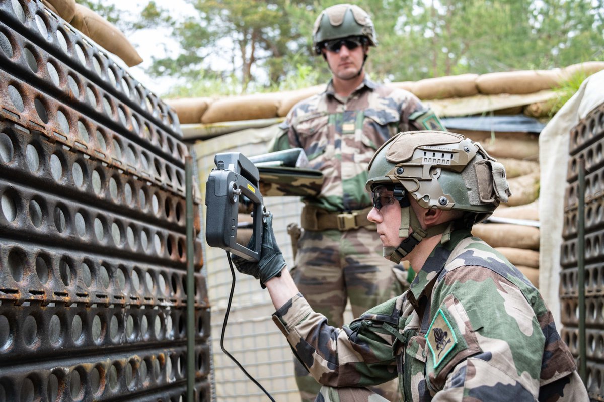 CEMAT_FR's tweet photo. Observation déportée, renseignement et feux dans la profondeur, appui au commandement, l’@armeedeterre de #Combat exploite la puissance des drones pour amplifier son efficacité opérationnelle sur le champ de bataille. https://t.co/TSPHVI0oUw
