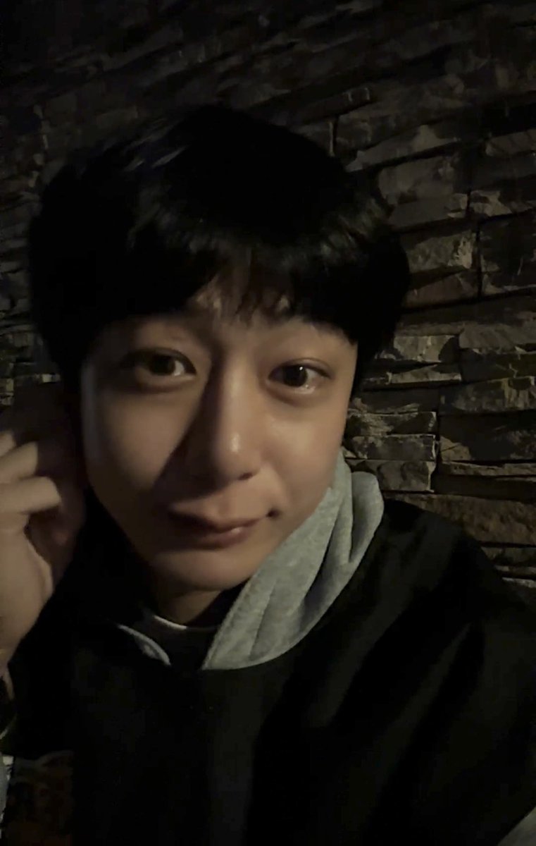 TurtleLoveCat's tweet photo. HYUNGWON REALLY BE LOOKING LIKE 😭 https://t.co/QxN1Rn7z34