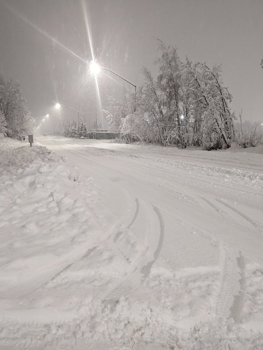 butwinmk's tweet photo. As someone from Syracuse, NY the plowing practices in Alaska never cease to amaze me. 8 mile commute on mostly major roads. Saw 3 plows, none were plowing. This was one of the better (and smaller) roads. #winter #anchorage #snow https://t.co/pm0PBTs8S2
