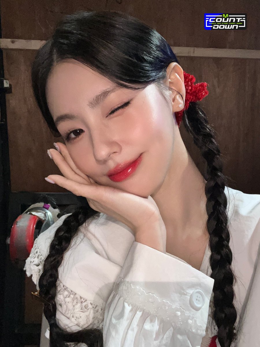 MnetMcountdown's tweet photo. 수액 맞으러 병원을 왜 가? 엠카 MC들 보면 되는데??
이게 바로 비주얼 테라피??😍 💚공주 왕자💙 미모 덕분에 기분도 기운도 심지어는 엠카 콧대도 어깨도 잔~~~뜩 상승☝️☝️☝️
오늘도 엠카 보며 기운내보자구✨
#미연 #여자아이들 #성한빈 #ZEROBASEONE #엠카본방사수 https://t.co/pElQt9Y5bJ