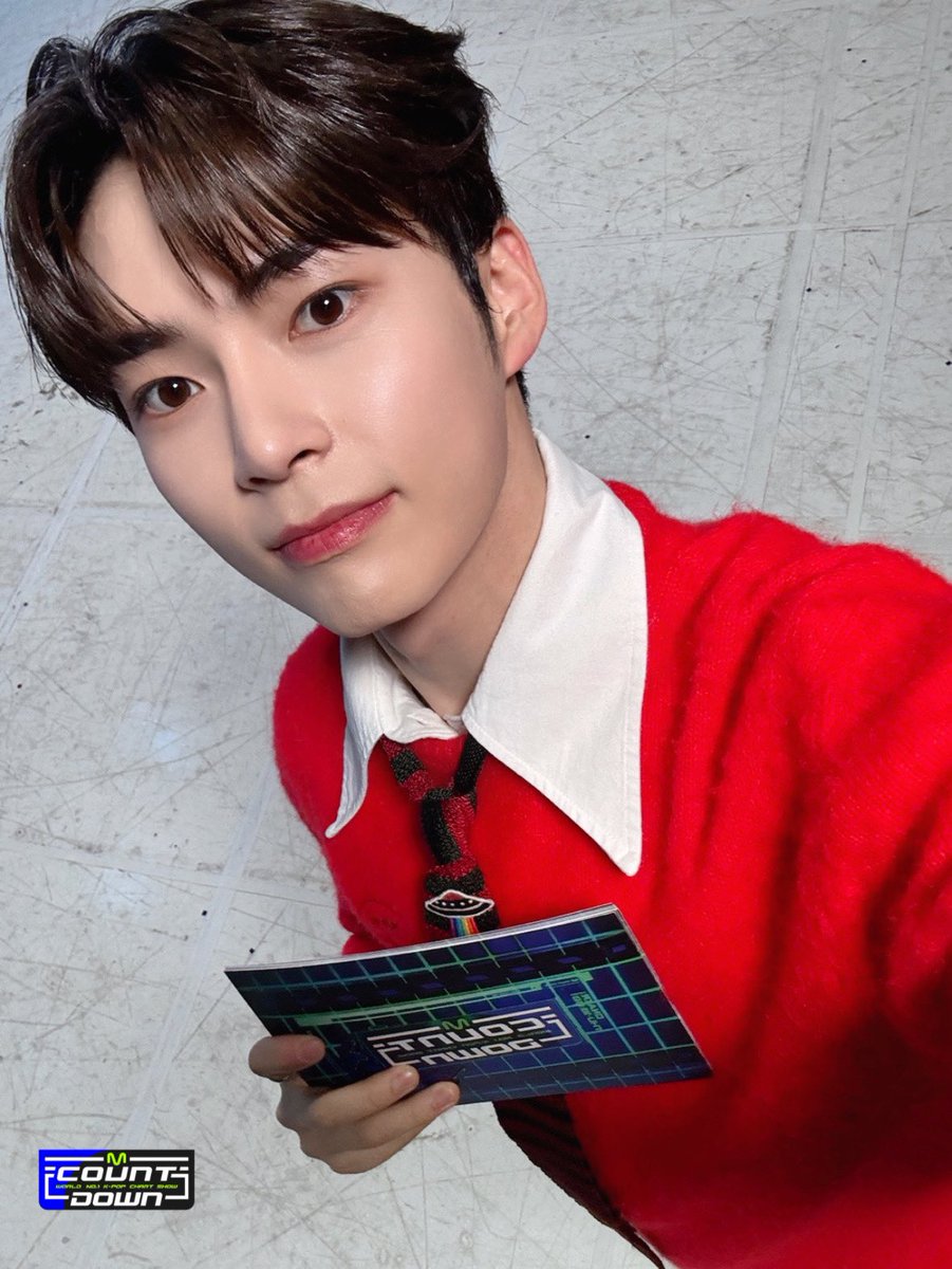 MnetMcountdown's tweet photo. 오늘 컴백한 💙늠름 햄씨🐹
제로즈를 위한 사진 선물 잔〰️뜩 주기🫶 https://t.co/rvXgNCbhJr