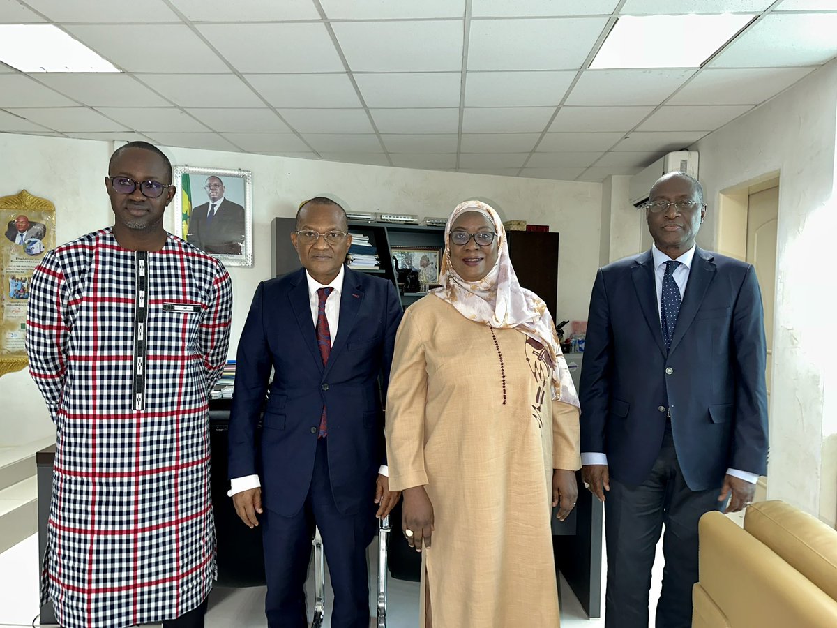 Belle matinée ☀️ hier au sein des locaux de la SENTER 🚅 où Mme <a href="/DjenabaWNdiaye/">Djenaba Wane Ndiaye</a>, Coordinatrice d’<a href="/onufemmesSN/">ONU Femmes Sénégal</a> a rencontré M. le DG Abdou Ndéné Sall et son équipe en vue d’un partenariat 🫱🏿‍🫲🏾dans le cadre  des 16 jours d’activisme contre la violence basée sur le genre.