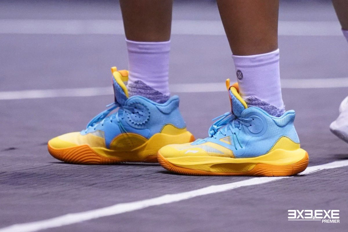 3x3league's tweet photo. 続きましてWOMEN編です👟
これも相当マニアックですが、履いている選手は誰でしょう!?!?😎

※選手、バッシュ名、会場まで回答できる方がいらっしゃれば、これまた相当強者です🤣(笑)

#3x3EXE #あなたは何問正解できる？ https://t.co/8Qz9k4fUN0