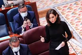 NoaGresiva's tweet photo. 🔴 Ayuso acaba de decir que un acuerdo entre Psoe y Junts para formar gobierno es el inicio de una dictadura.

La misma gente que todavía no ha condenado el franquismo porque su partido fue fundado por franquistas llama dictadura a que los partidos acuerden. Tremendo. 

Cuando ellos pactaban con PNV o con Pujol no pasaba nada pero ahora se va a romper España. 

Es que te tienes que reír.