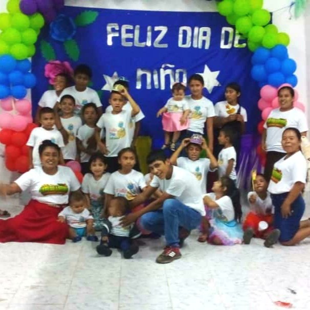 TIERRADEPAZORG's tweet photo. 🌎 DIA DEL NIÑO 🌍

🇬🇹 Guatemala
📘 Derechos del Niño
🌐 Tierra de Paz

¡Gracias a todas las mujeres de la comunidad que trabajan incanzablemente por el futuro de la niñez en Guatemala y Centroamérica!

@TIERRADEPAZORG

#guatemala #diadelniño #derechosdelniño https://t.co/qrXpTB3foN
