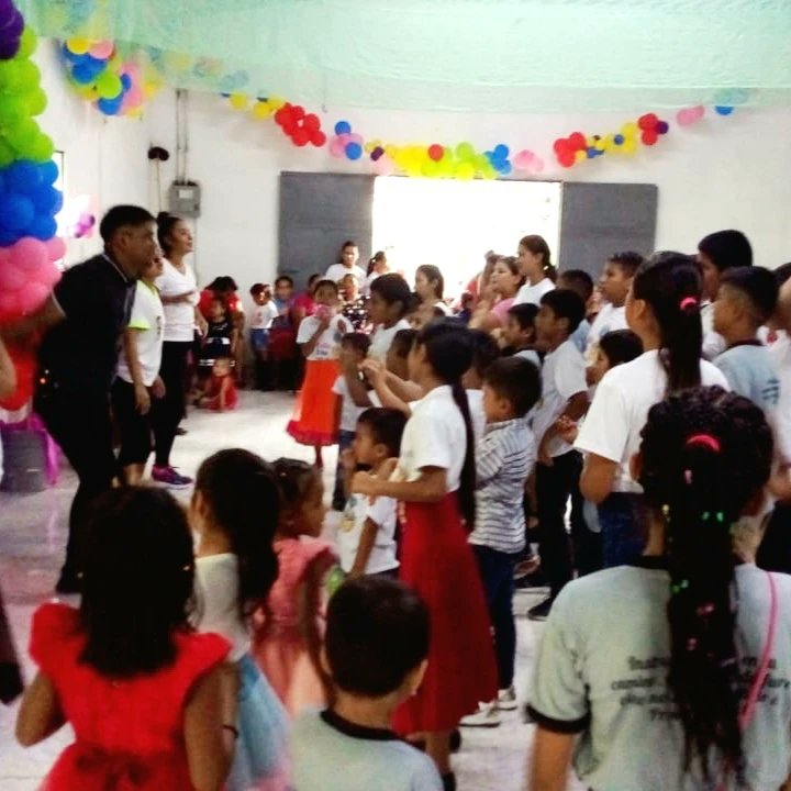 TIERRADEPAZORG's tweet photo. 🌎 DIA DEL NIÑO 🌍

🇬🇹 Guatemala
📘 Derechos del Niño
🌐 Tierra de Paz

¡Gracias a todas las mujeres de la comunidad que trabajan incanzablemente por el futuro de la niñez en Guatemala y Centroamérica!

@TIERRADEPAZORG

#guatemala #diadelniño #derechosdelniño https://t.co/qrXpTB3foN