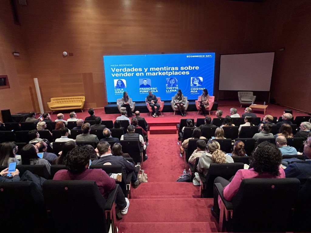 rubenbaston's tweet photo. Mesa redonda sobre venta en marketplaces con Cristina Rúa de Stellantis,
Una marca fabricante con @lolagarau Black Limba
Marca distribuidora Krack
Marketplace Bigcrafters

Impactado con el pintón de todo ☺️ #EcommerceDay https://t.co/T14AXrdQeX