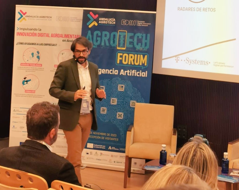 DIHAndAgrotech's tweet photo. Alberto Moreno de @TSystems_Iberia abre nuestro #AgrotechForumIA con una ponencia magistral sobre la toma de decisiones en un entorno complejo de mucha información.

Gracias por inspirarnos!
#innovacion #digitalizacion #agrifood https://t.co/CeuOB7A0h3