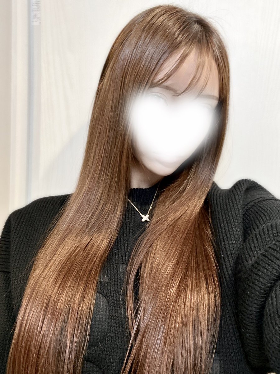 llx_ayu_xll's tweet photo. みんな聞いて「ストレートアイロンする時は100°前後の低温で軽く熱通してから150°以上でしっかり伸ばすと丸一日髪柔らかく保てる」って有名な美容師さんに教えてもらって実践したら本当に自分の髪とは思えんくらいフワフワ柔らかい髪になったし夜まで一生ストレートでびっっっくり温度なめてたｽﾐﾏｾ https://t.co/jjDTbi4Eiu