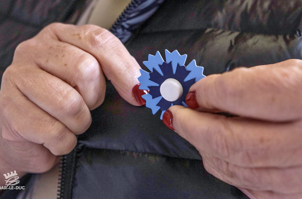 barleduc55000's tweet photo. 📷 Dans le cadre des commémorations du 11 novembre 2023, le Lycée Raymond Poincaré s’engage et soutien le Bleuet de France. Retour en images sur la vente qui s'est déroulée en Mairie mardi dernier. 
#BleuetdeFrance #devoirdemémoire #barleduc #BLD https://t.co/iUa6nHgKZT
