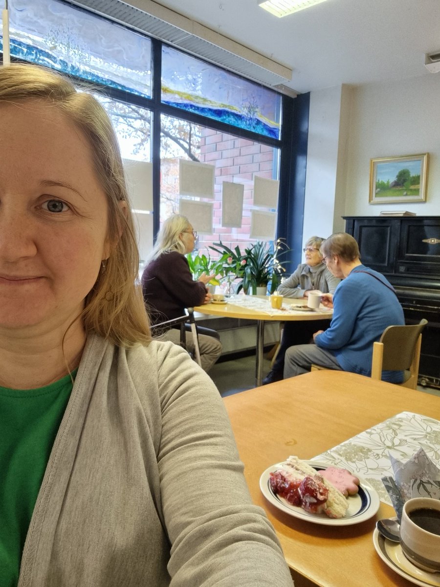 Espoon mielenterveysyhdistys EMY ry onnittelee Raiti Pysäkkiä kolmekymppisestä taipaleesta 💐