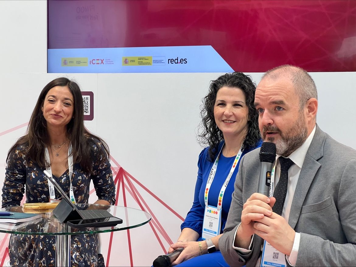 RedRECI's tweet photo. Cristina Álvarez junto al @smartcityclust  nos hablan de compra pública de innovación en “Innovative public procurement &amp; private-public collaboration. Spain best practices ” https://t.co/rXL2rHFTbK
