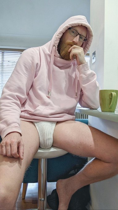 Pop the kettle on love this tea's gone cold https://t.co/JEIxSUJSvC