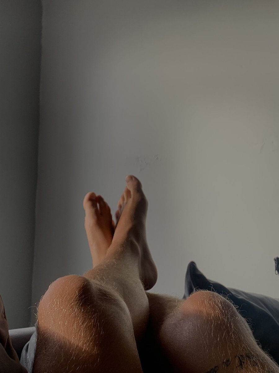 lleybxx's tweet photo. feet daddys🦶🔥
snap -lleyxxx
retweet 

#feet_pic #feetfinder #gay #onlyfans #paypig #findom #unlock.t #feetmale #feetpicsforsales https://t.co/aPeU9qMksJ