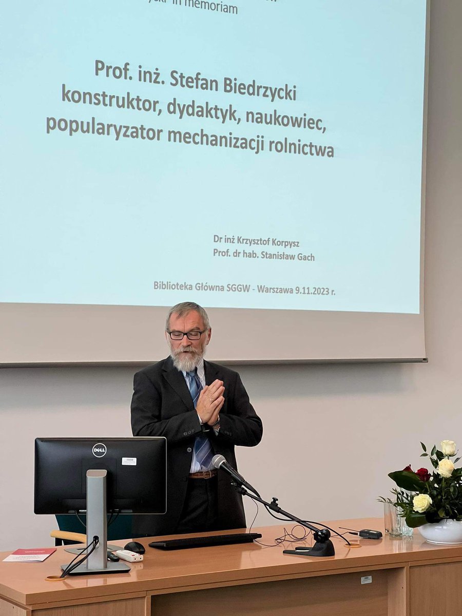 BG_SGGW's tweet photo. W @BG_SGGW trwają uroczyste #ObchodyŚwiętaNiepodległości z okazji 105. rocznicy odzyskania niepodległości.

Wydarzenie rozpoczęło się od powitania gości przez Dyrektora Biblioteki SGGW, dr. Wojciecha Woźniaka. https://t.co/YuJUXwPGLX